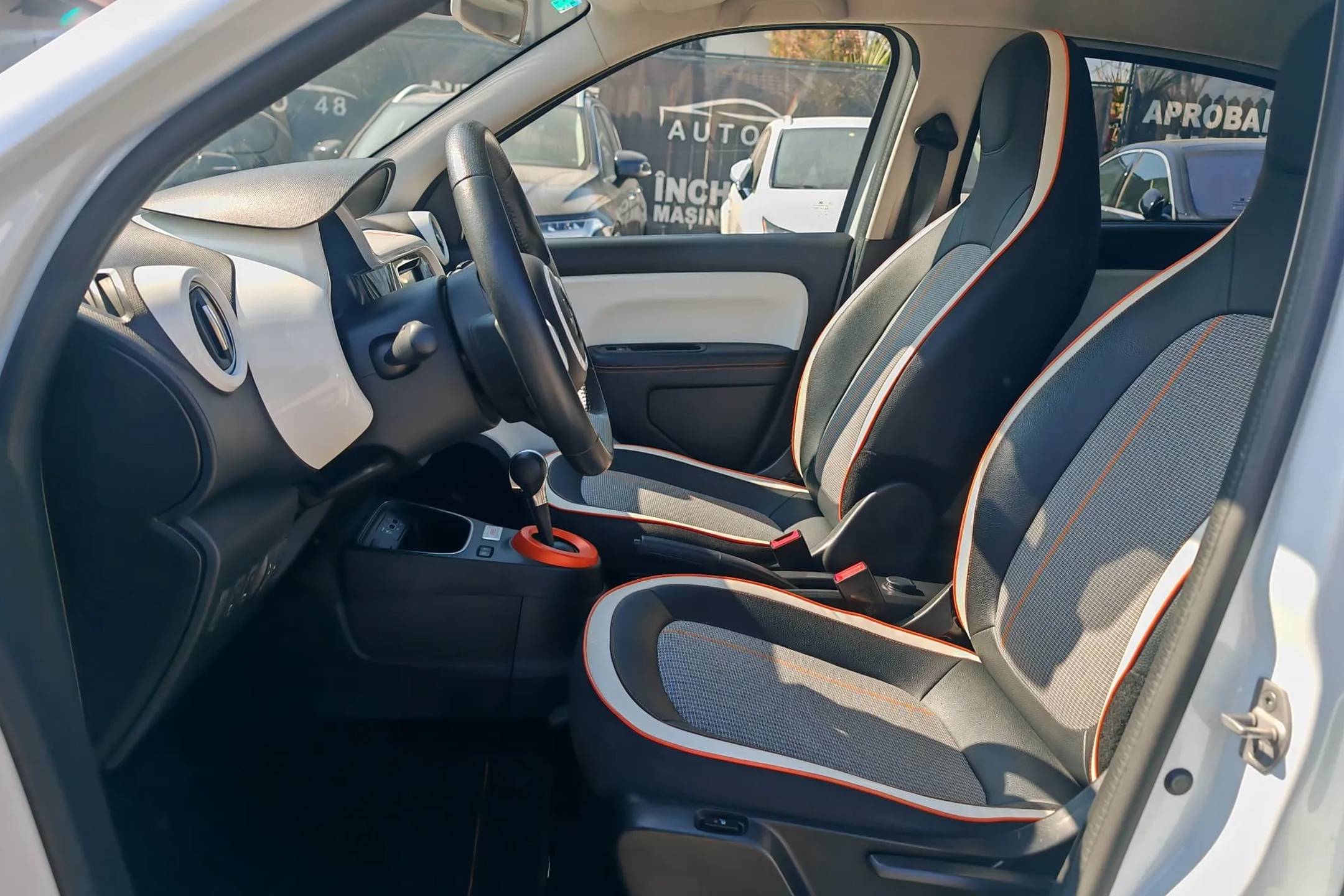 
								Renault Twingo Electric VIBES full									
